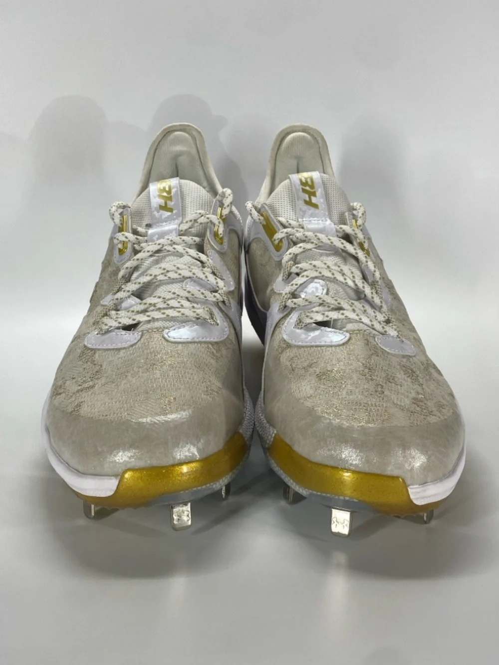 Under Armour Harper Cleats Mens 12.5 White Gold Metal Baseball Shoes NWOB